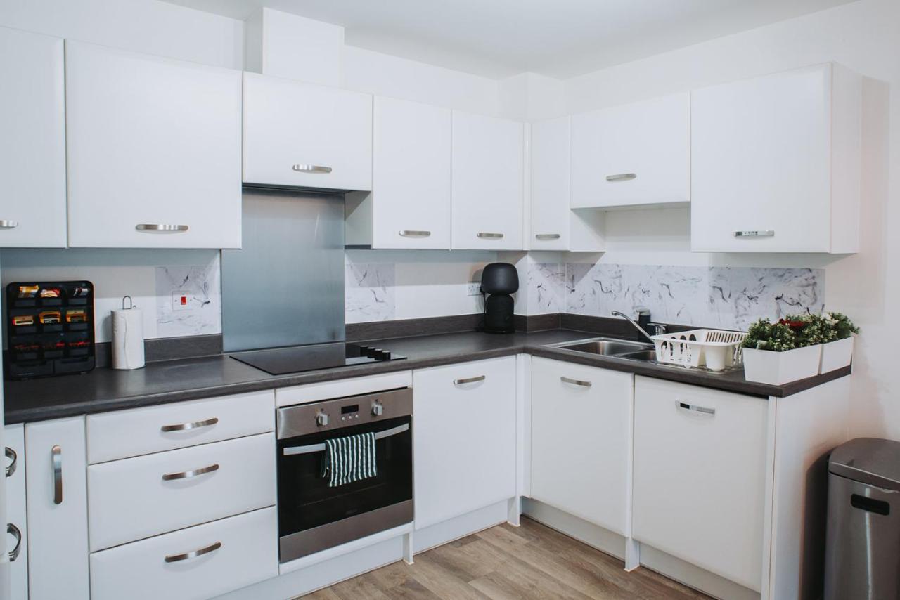 Deluxe 2 Bed Flat In Patchway Near Aztec West And Cribbs Causeway Bristol 아파트 외부 사진
