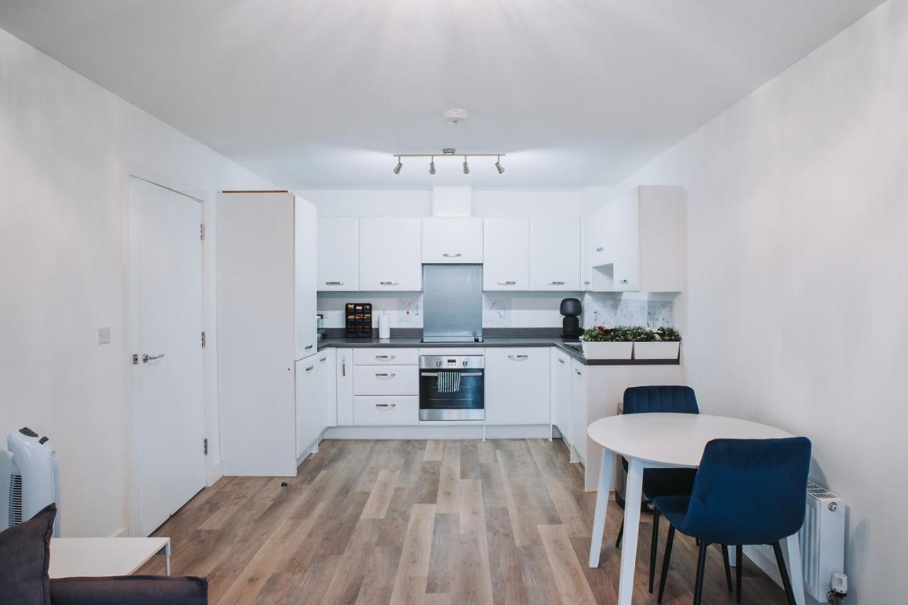 Deluxe 2 Bed Flat In Patchway Near Aztec West And Cribbs Causeway Bristol 아파트 외부 사진