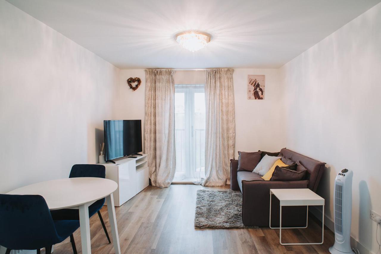 Deluxe 2 Bed Flat In Patchway Near Aztec West And Cribbs Causeway Bristol 아파트 외부 사진